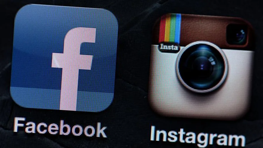 los logos de las aplicaciones Facebook e Instagram en un IPhone.