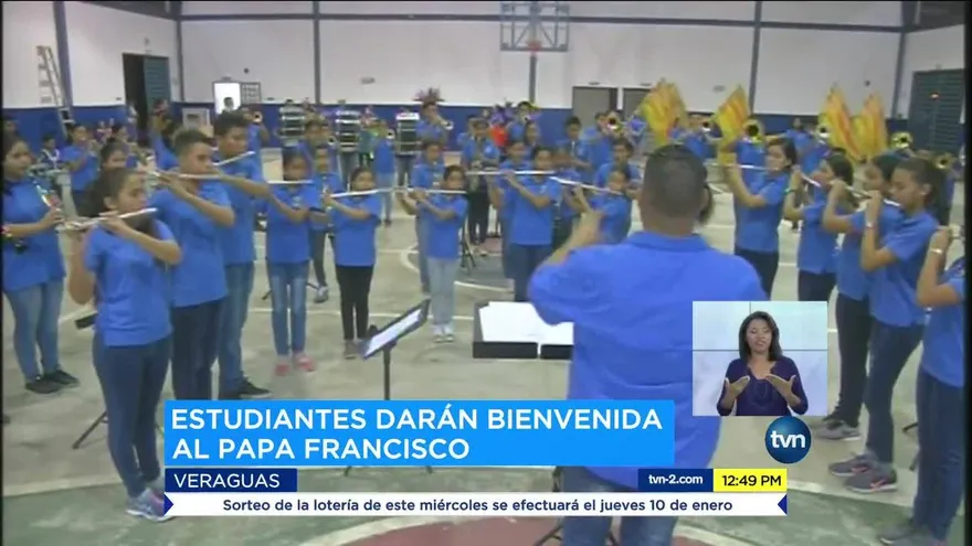 La banda de la escuela La Primavera está lista para la bienvenida al Papa