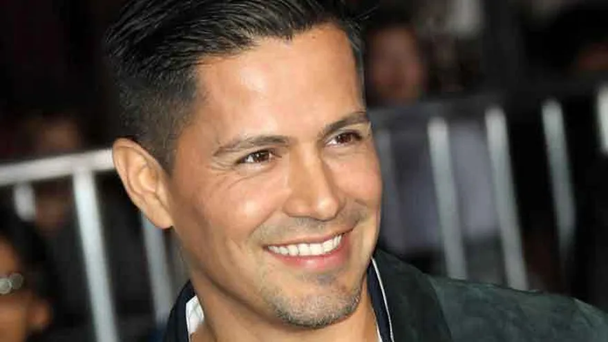 Jay Hernandez será el nuevo Magnum