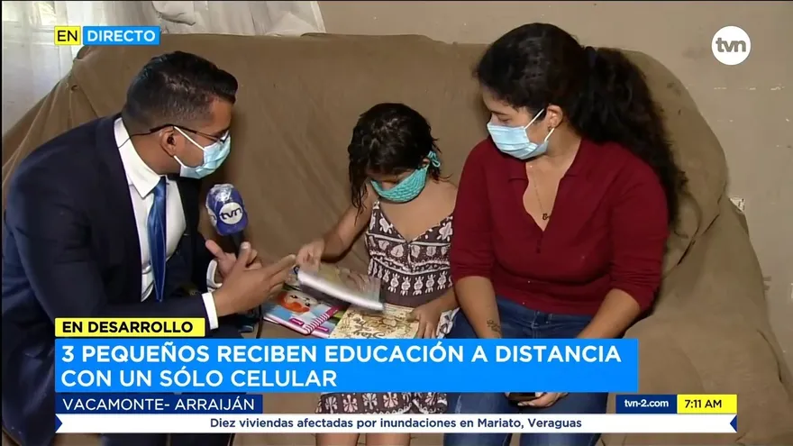 El esfuerzo de una familia para garantizar la educación a distancia de sus tres hijos