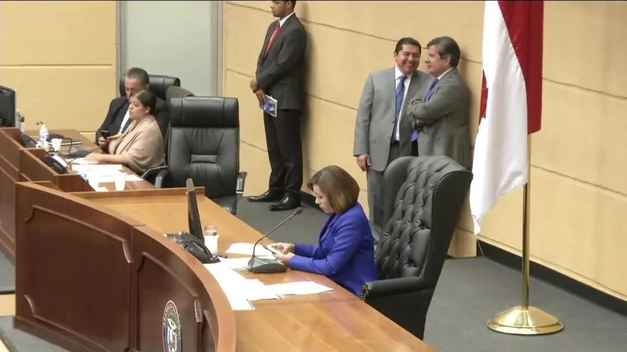 Continúa sesión permanente para discusión de la reforma electoral