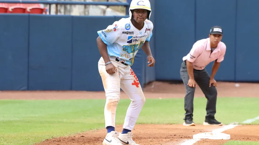 Pelotero del equipo juvenil de Colón