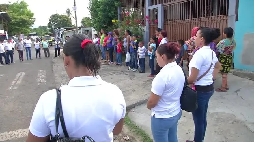 Protesta por  mal estado de escuela Emperatriz Taboada