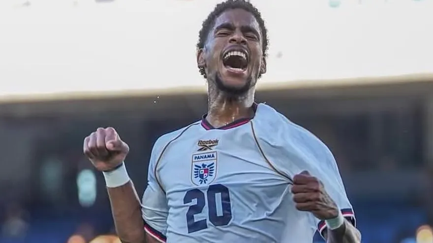 Giovany Herbert gon ante Nueva Zelanda