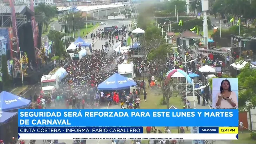 Ciudadanos disfrutan de Carnavales en la Cinta Costera