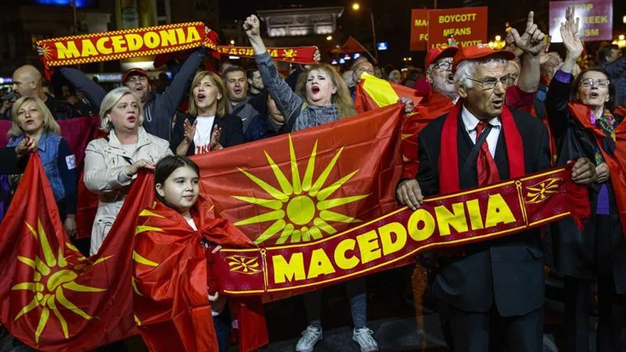 Macedonios apoyan en referendo cambio de nombre para el país