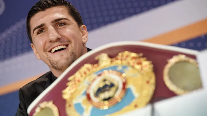 Marco Huck expone ante un invicto de Polonia.