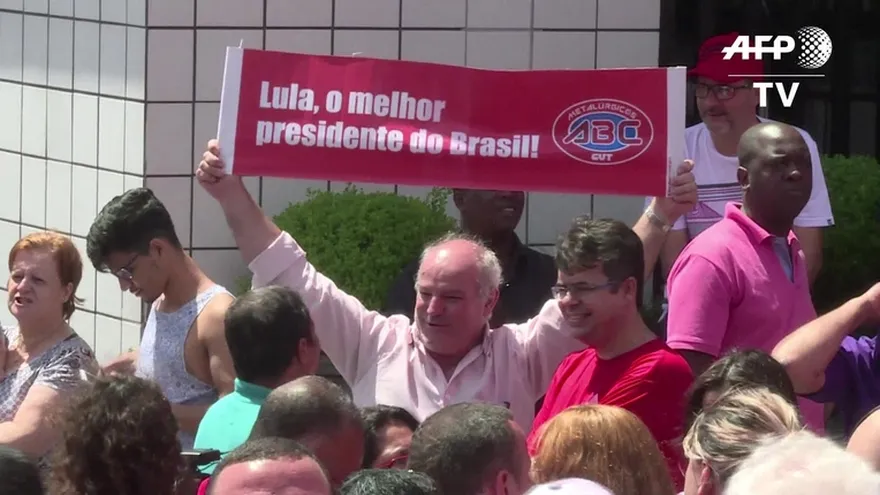 Muestra de apoyo frente a la casa de Lula