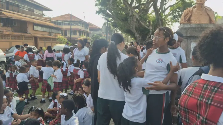 Estudiantes de un centro educativo realizaron desalojo preventivo tras el temblor registrado