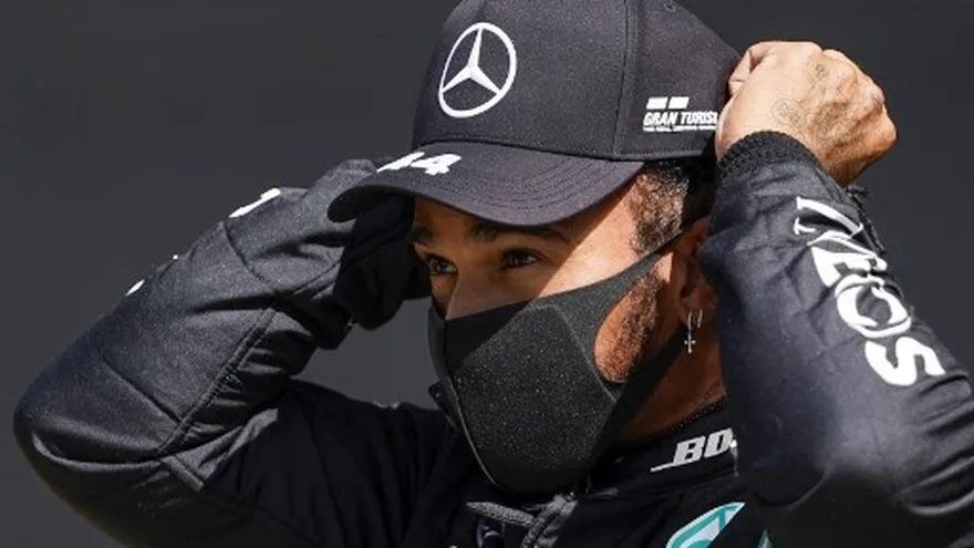 Hamilton logra otra pole en el Gran Premio de Gran Bretaña de F1