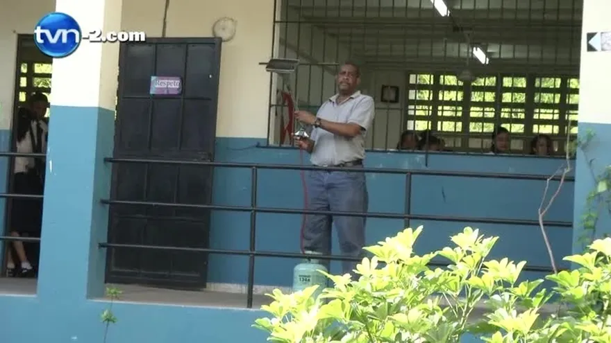 Realizan simulacro de incendio en varios planteles del país