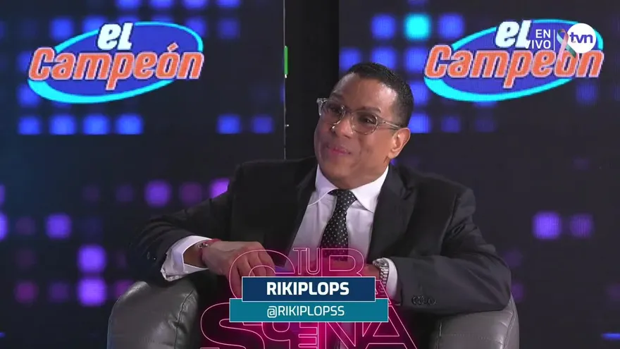 Rikiplops canta en italiano como Pavarotti: “La donna è mobile”
