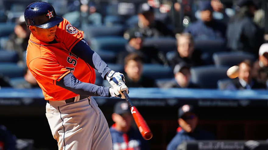 Carlos Correa destacó por los Astros en el Yankee Stadium