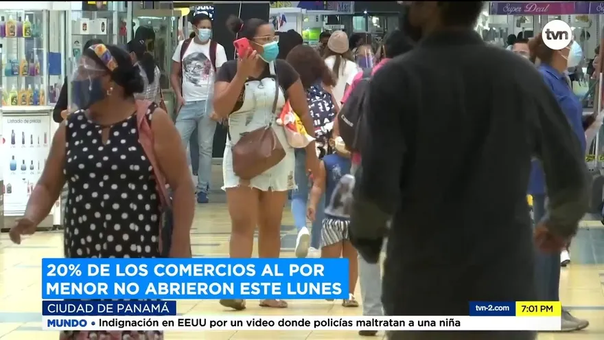 Consumidores regresan a los comercios