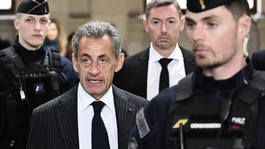 El expresidente de Francia, Nicolas Sarkozy, entra en prisión por asociación ilícita