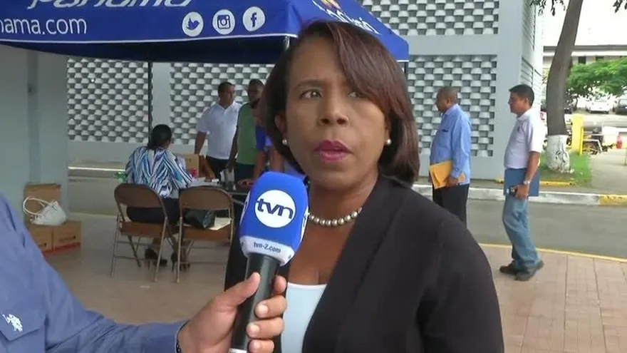 ATP coloca calcomanías para definir el transporte turístico