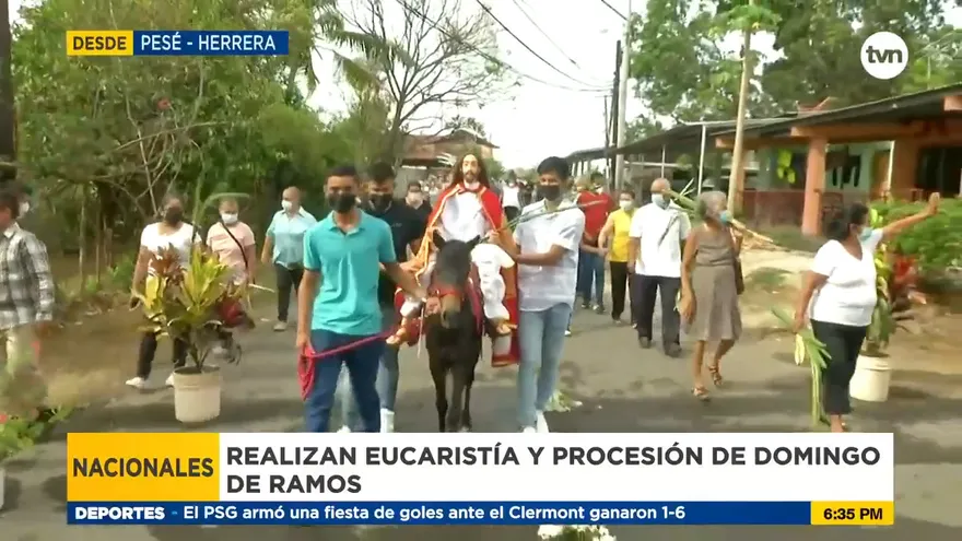 Feligreses participan del Domingo de Ramos en Pesé