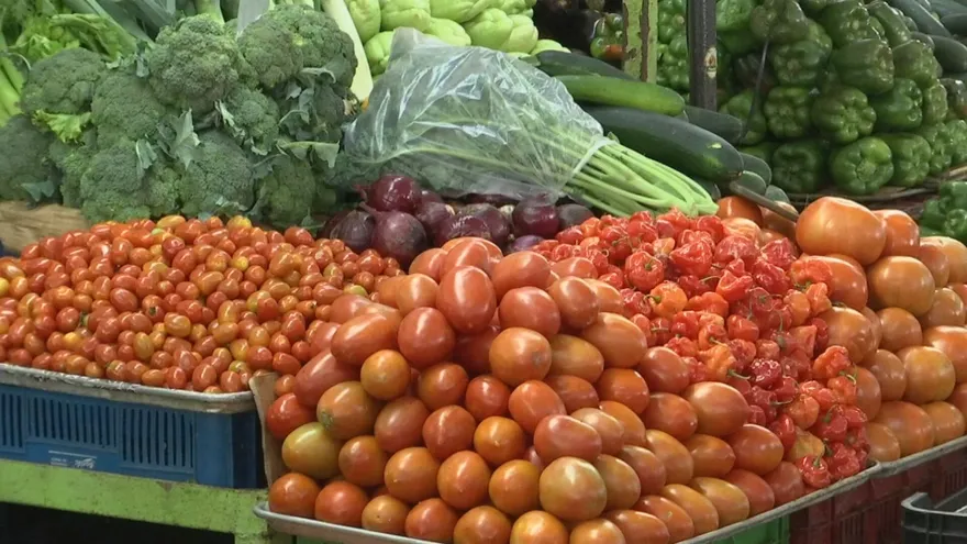 Especialistas recomiendan realizar compras en los mercados locales