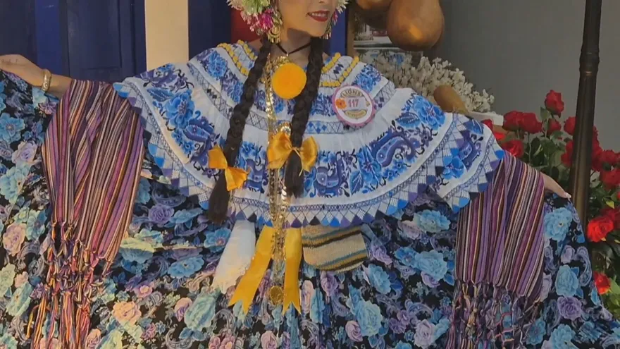 Una de las participantes del Concurso Nacional de la Pollera