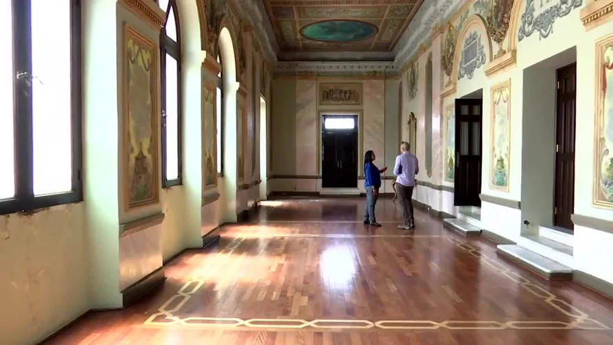 Remodelación del Teatro Nacional conlleva restauración de pinturas de artistas