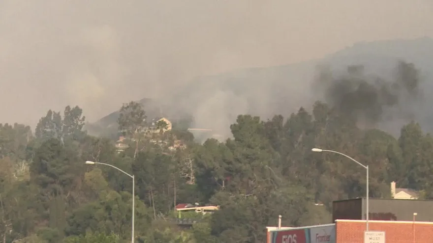 Los Ángeles azotado por incendios, más de 200.000 evacuados