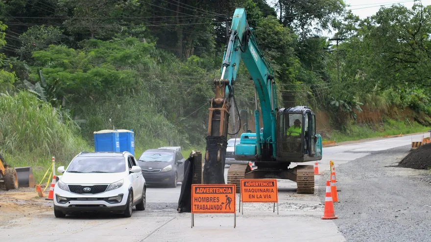 Via transimica avanza con las obras de carretera