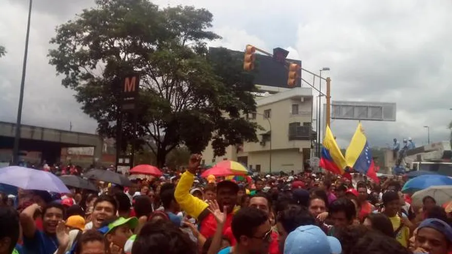 Marcha en apoyo a las medidas tomadas por el presidente Nicolás Maduro el 28 de agosto de 2015. En las redes usan #YoMarchoXLaPazDeVzla