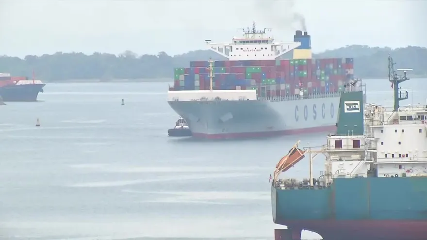 El Cosco Development transita por el Canal de Panamá