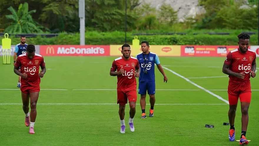 Jugadores de la Selección de Panamá durante un entrenamiento en el CAR de Pandeportes