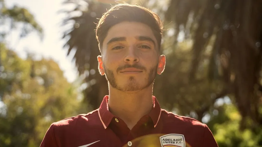 Futbolista Josh Cavallo se dice "abrumado" por apoyo recibido