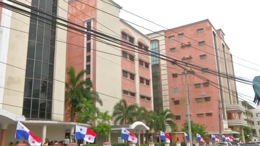 Continúa la crisis en el Hospital Santo Tomás