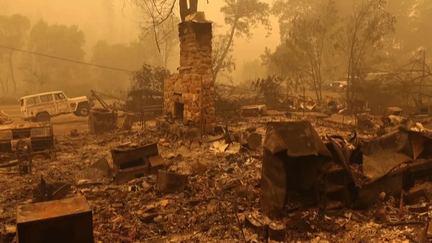 Miles obligados a evacuar en California por el mayor incendio en lo que va del año