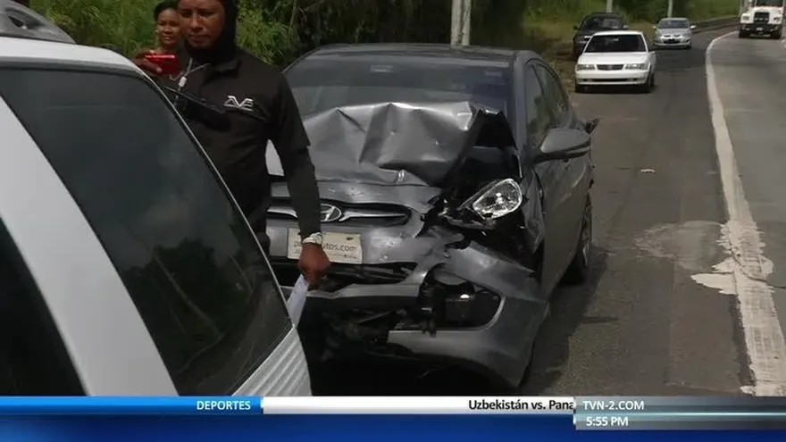 Seis vehículos involucrados en colisión múltiple en la vía Centenario