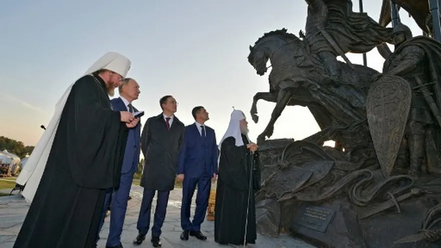 El enorme monumento dedicado al legendario príncipe medieval Alejandro Nevsky