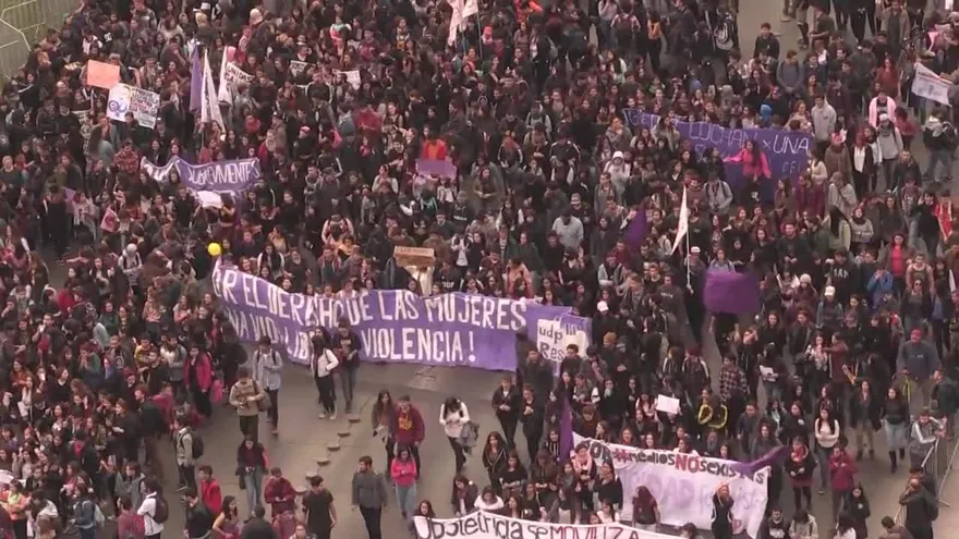¡No, es no!, estudiantes avivan nueva ola feminista en Chile