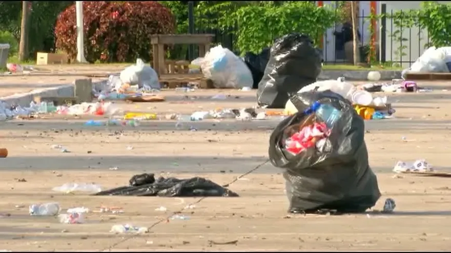 Panameños molestos por acumulación de basura en la Cinta Costera