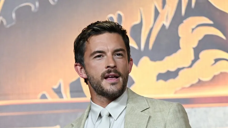 El actor Jonathan Bailey