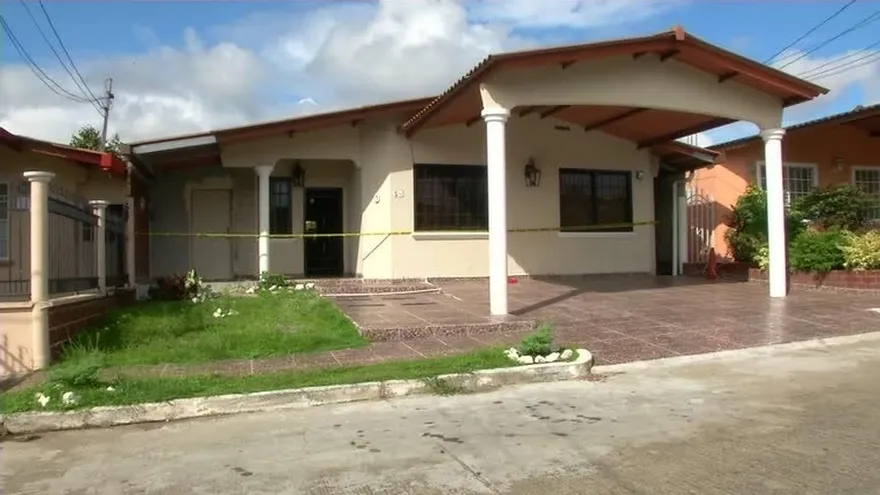 Mujer es víctima de robo en Brisas del Golf