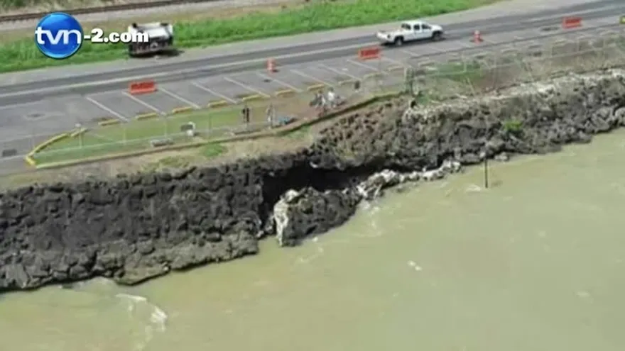Derrumbe en el área de las exclusas de Pedro Miguel