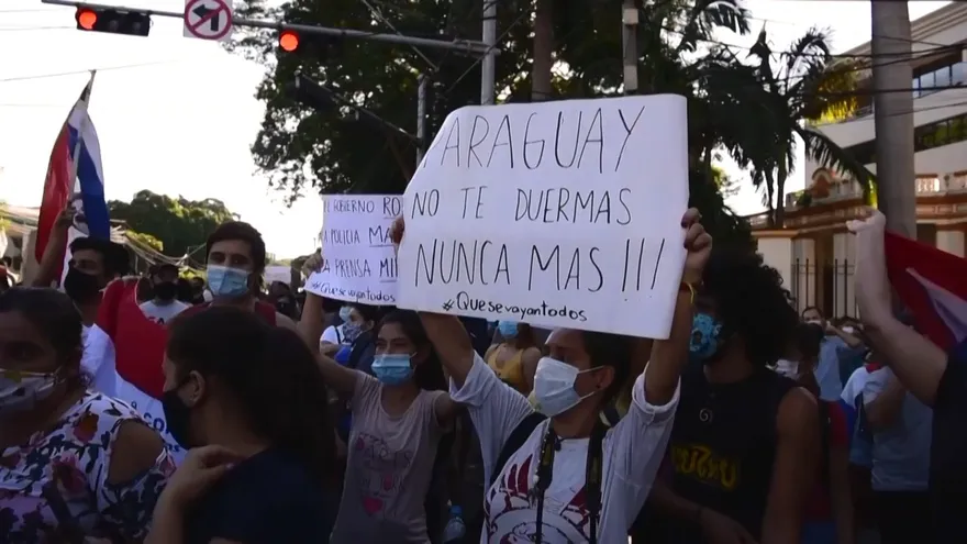 Protestas reclaman por tercer día renuncia del presidente en Paraguay