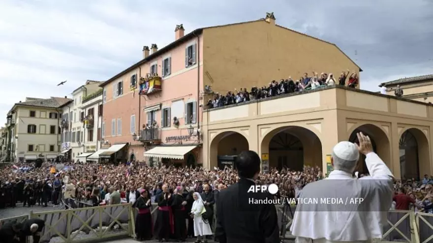 Papa León XIV en el Angelus en el Castel Gandolfo, cerca de Roma.