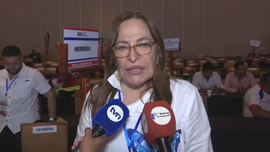 La excandidata presidencial Balbina Herrera se convirtió en la primera mujer secretaria de la cúpula del PRD.