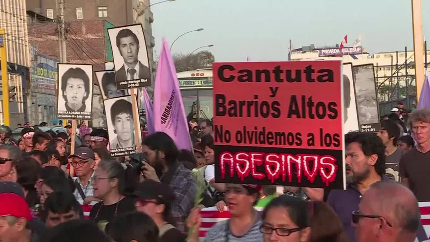 Perú: Miles exigen renuncia de Kuczynski tras indulto a Fujimori