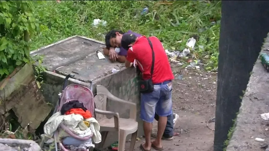 Captan momento en que un delincuente roba a una persona