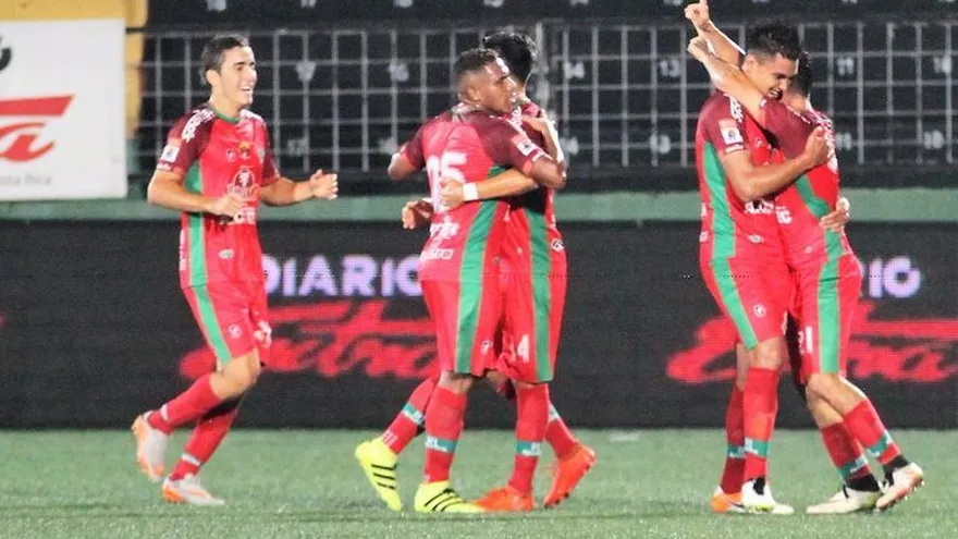 Amir Waithe sigue enrachado en Costa Rica