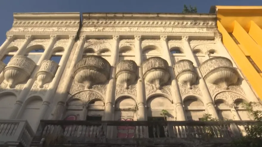 Municipio de Panamá busca rescatar los edificios y fachadas de la Avenida Central.