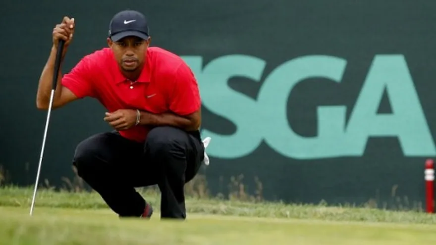 Molestia en el codo deja a Woods fuera de acción