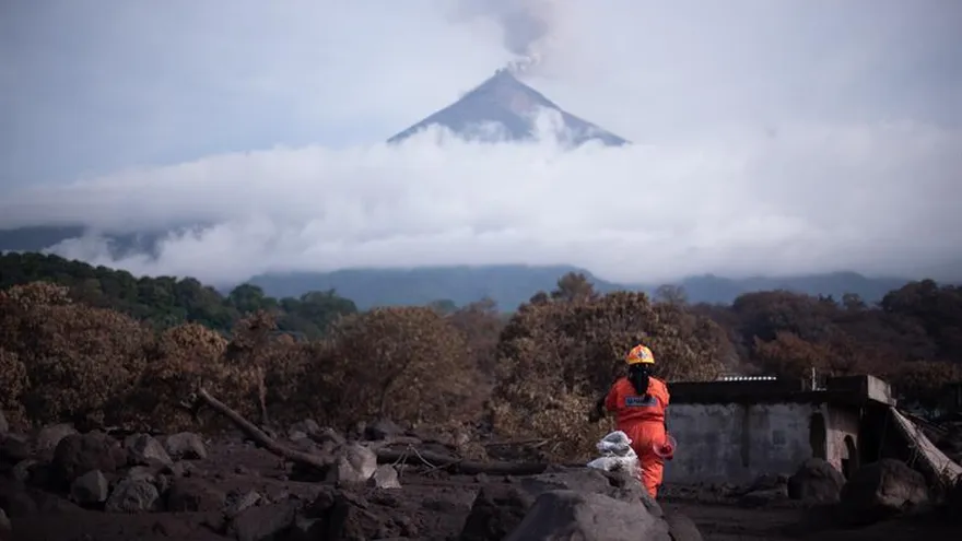 l volcán de Fuego de Guatemala tiene hasta 15 explosiones débiles por hora