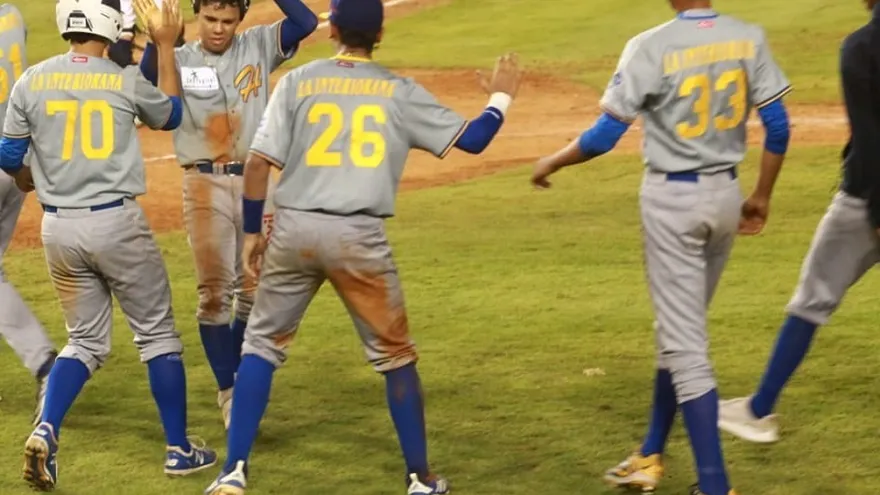 Herrera mantiene mojada la Leña Roja y se pone a un triunfo de la barrida