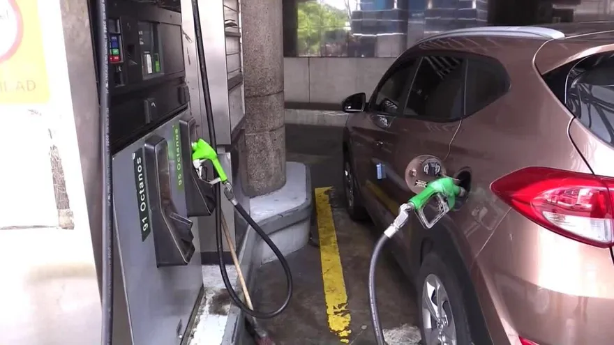La oposición venezolana denuncia que la escasez de gasolina no tiene pronto remedio